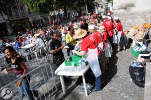 Chaque année des centaines de personnes viennent aux barbecues